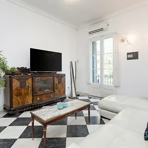 https://1229-awesome-city-center-apartment-with-terrace.topbarcelonahotels.com
